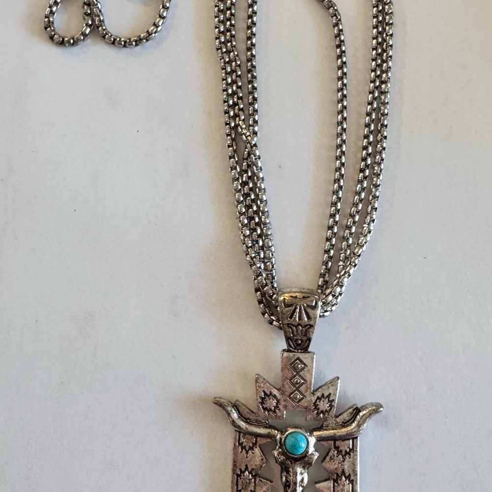 SHYANNE- Silver Tone 3 Chain Bull Head Pendant - Picture 3 of 3